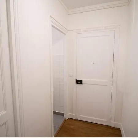 Eiffel Tower Apartment *